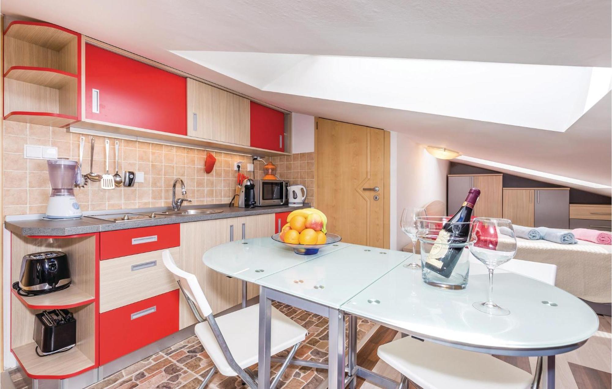 Beautiful Apartment In Opatija With Kitchen Exteriör bild