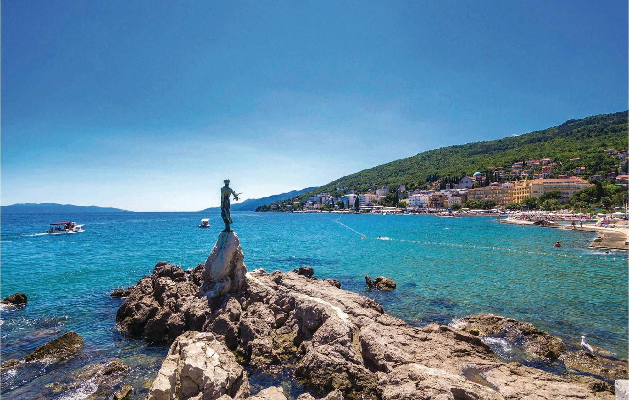 Beautiful Apartment In Opatija With Kitchen Exteriör bild