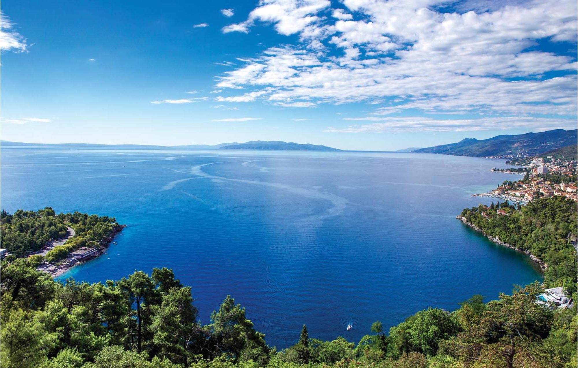 Beautiful Apartment In Opatija With Kitchen Exteriör bild